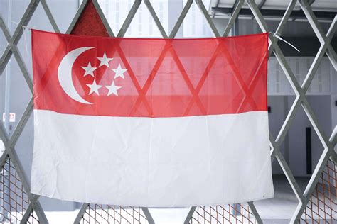 The interesting history of the national flag of Singapore - AMLP Verse