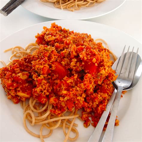 Vegan spaghetti Bolognese (whole wheat spaghetti 🍝 ,tofu, 🍅 dice ...