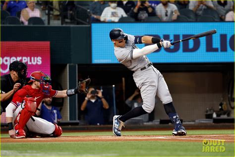 Yankees Player Aaron Judge Makes American League History with 62nd Home ...