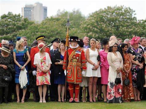 Buckingham Palace garden party - Photo 1 - Pictures - CBS News