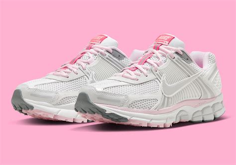 Nike Zoom Vomero 5 "520/Silver/Pink" FN3695-001 | SneakerNews.com