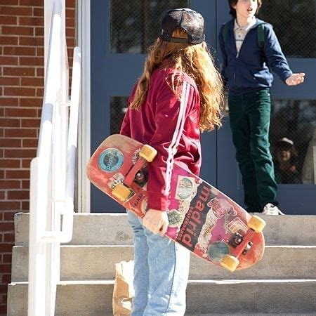 sadie sink playing max mayfield “stranger things 2” behind the scenes ...