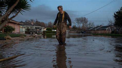 How California Is Dealing With the Effects of Flooding - The New York Times