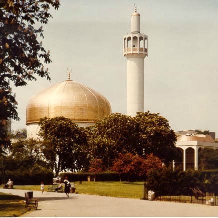 Sir Frederick Gibberd designs London Central Mosque