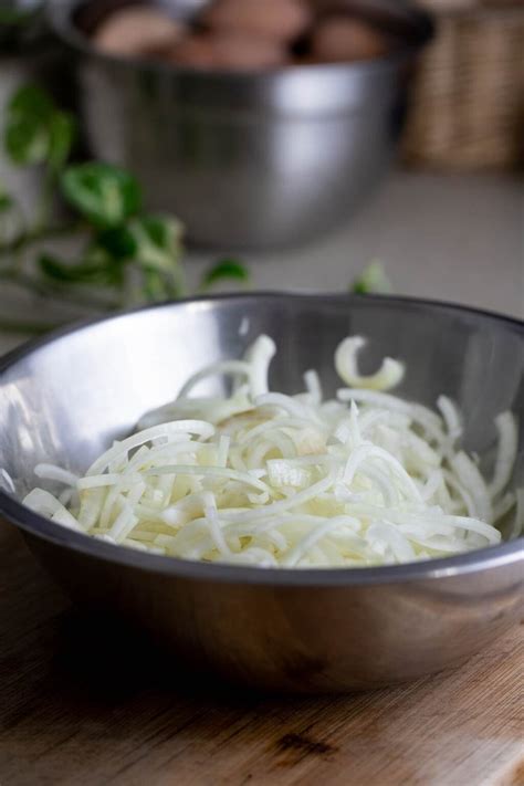 Dehydrating Onions For Long-Term Storage - Lady Lee's Home