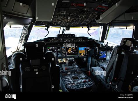 Boeing 777-9 (777X) Flight Deck Stock Photo - Alamy