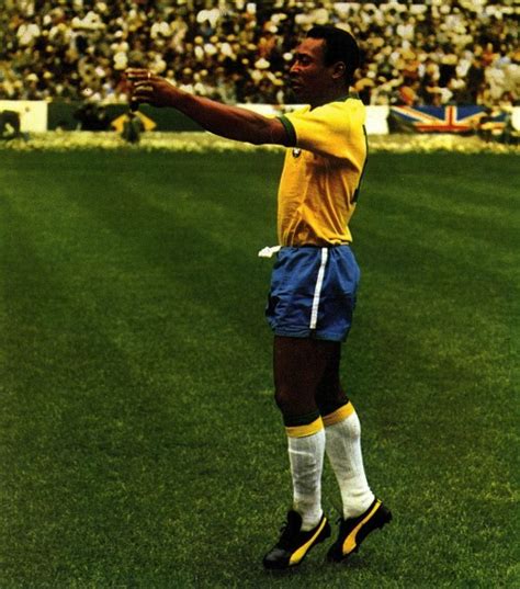 Was Pele Paid to Tie His Shoelaces at the 1970 World Cup?