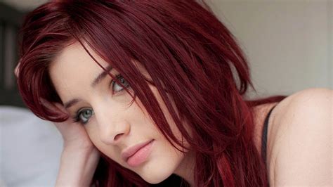 30 Dark Red Hair Color Ideas & Sultry Showstopping Styles