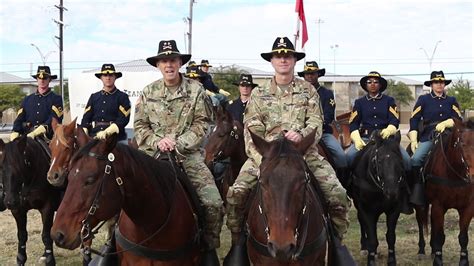 Fort Hood soldiers send message ahead of Army-Navy game - YouTube