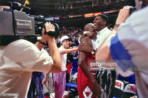 Chicago Bulls 1991 Craig Hodges Photos and Premium High Res Pictures ...