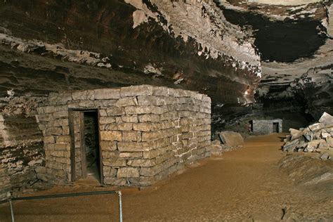 This Mammoth Cave Hike Is The Scariest Haunted Hiking Trail In Kentucky