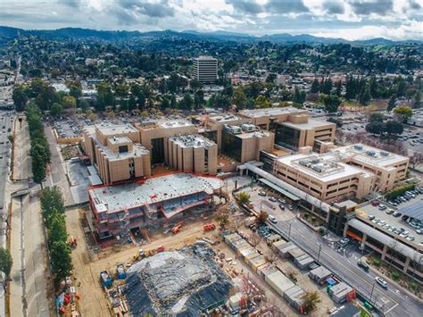 Kaiser Woodland Hills Medical Center | Taylor Burch | Flickr