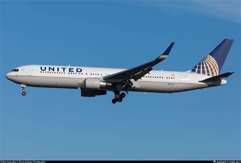 N677UA United Airlines Boeing 767-322ER(WL) Photo by Sierra Aviation ...