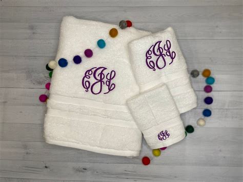 Monogrammed bath towel set / Bathroom towels / Personalized | Etsy