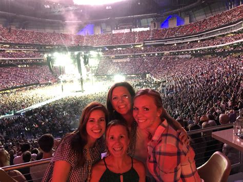 Atlanta {Garth, Concerts at Mercedes Benz Stadium + Molly B’s} | Dixie ...