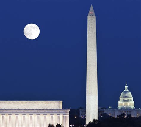 THE WASHINGTON MONUMENT AND THE NATIONAL MALL ILLUMINATED NIGHT TOUR ...