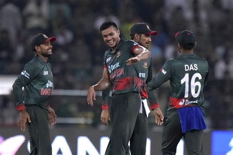 Taskin Ahmed celebrates after bowling Babar Azam | ESPNcricinfo.com