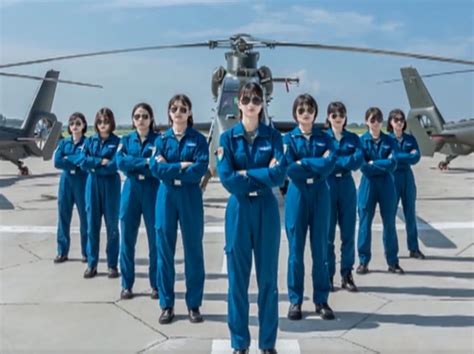 The first female helicopter pilots of the Chinese Army graduate