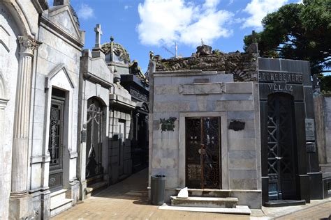 A Visit to La Recoleta Cemetery