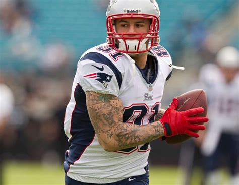 Former Patriots football player Aaron Hernandez's fiancee, lawyer on ...