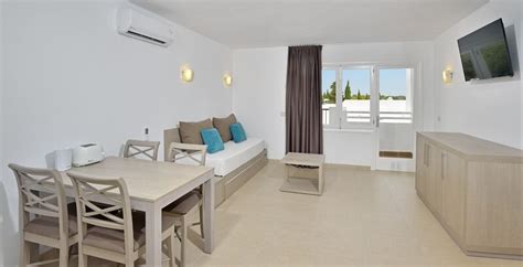 Sol Cala D'Or Apartments - Cala D Or, Majorca - On The Beach