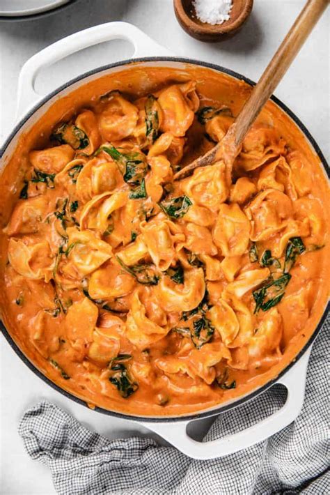 Tortellini in Tomato Sauce - Veronika's Kitchen