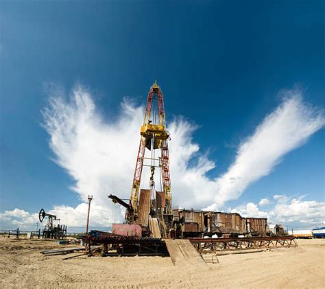 710+ Onshore Drilling Rig Stock Photos, Pictures & Royalty-Free Images ...