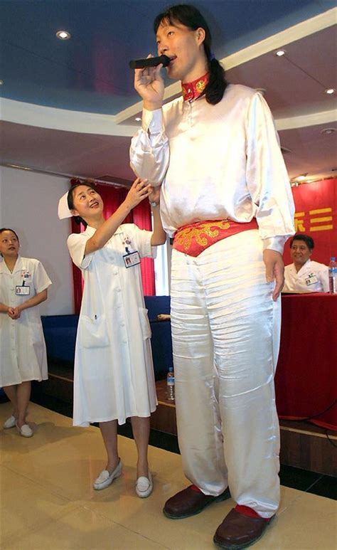 World’s tallest woman dies in China at age 39 - World News