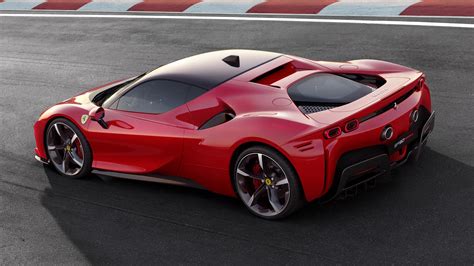 The Ferrari SF90 Stradale Is a 986-HP, Totally Bonkers Hybrid Hypercar ...