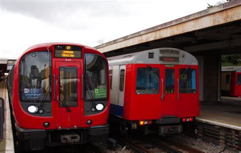 District Line delays due to Upminster signal failure | Time 107.5 fm ...