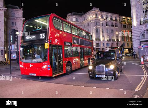 Red london bus black cab hi-res stock photography and images - Alamy