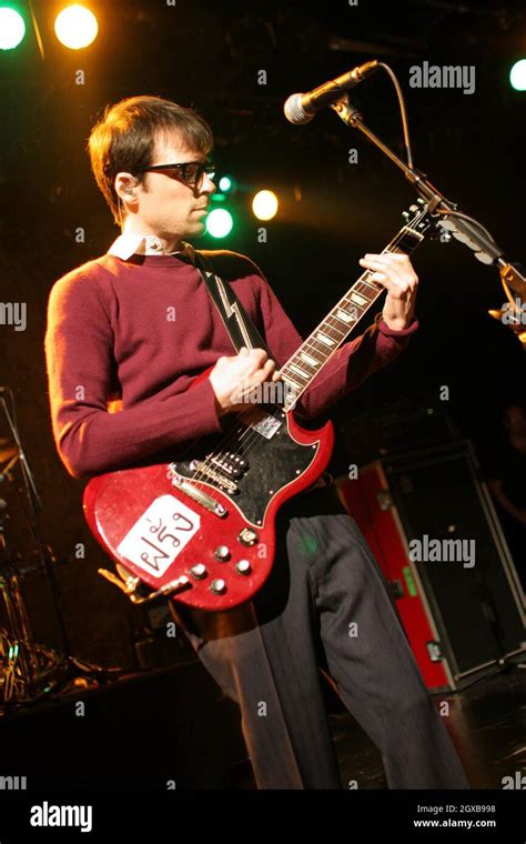 Weezer tour hi-res stock photography and images - Alamy