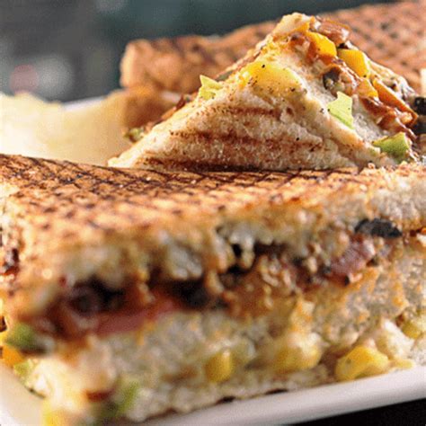 Paneer Chilli Grilled Sandwich Recipe: How to Make Paneer Chilli ...