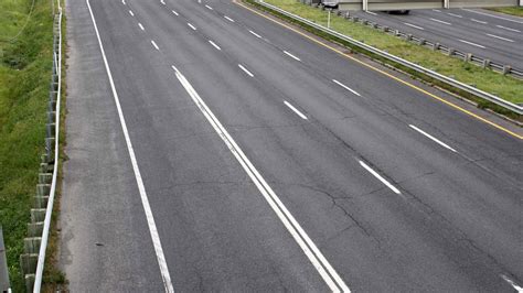 A Driver’s Guide to Pavement Lines and Lane Markings | AutoTrader.ca