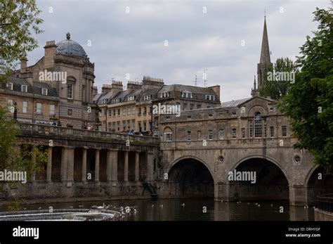 Pulteney bridge and the river Avon Stock Photo - Alamy