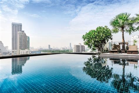 Outdoor swimming pool in Sukhumvit | Luxury 5 Star Hotel in Bangkok