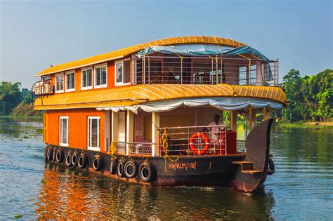 Kerala Houseboat Packages for Honeymoon & Family | Seasonz India Holidays.