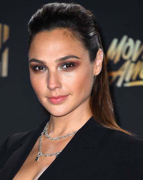 Gal Gadot Makeup Tips - PureWow