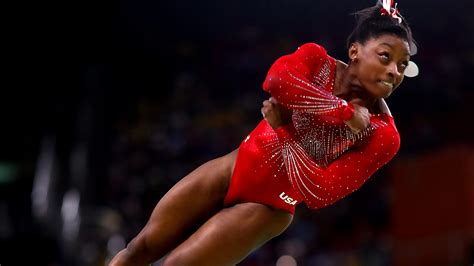 Simone Biles Vault - Simone Biles Returns To Competition With Historic ...