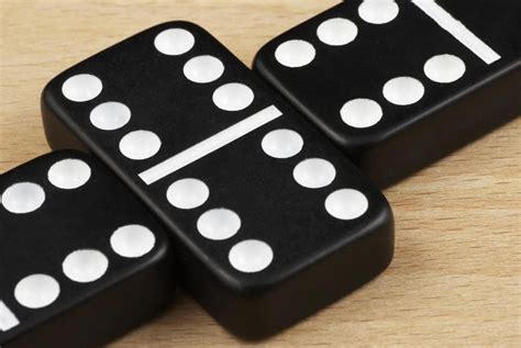 20 Strategies and Tips on How to Play Dominoes (the Game) (2023)