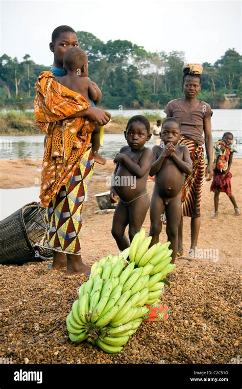 Pygmies ,Betou ,Ubangi River ,Republic of Congo Stock Photo - Alamy