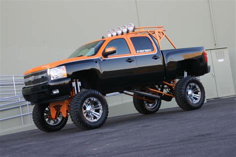 2007 Crew Cab Chevy 4X4: Going Big | MyRideisMe.com