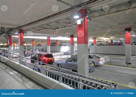 Gatwick Airport Terminal Passenger Pick Up Point London England ...