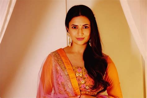 Refreshing to Host 'Crime Patrol', Says Divyanka Tripathi