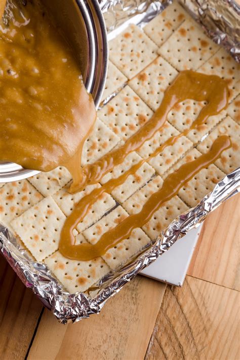 Christmas Crack – Easy Saltine Cracker Toffee - Kippi at Home