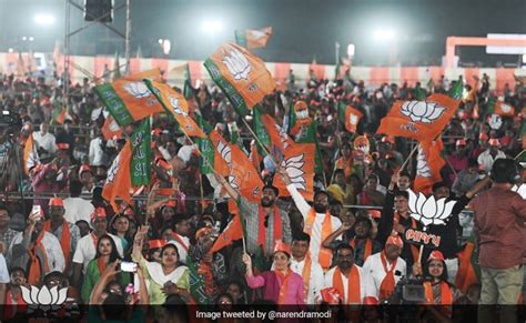 Mobile Phone Flashlights Light Up PM Modi's Rally In Gujarat's Jamnagar ...