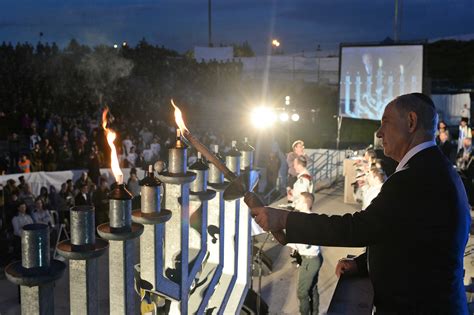 Hanukkah Candle Lighting:Blessings, Meaning & Celebration