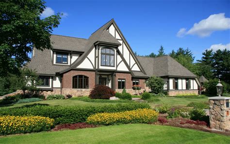 Ask Maria: Should my Roof go Black on my Tudor Home?