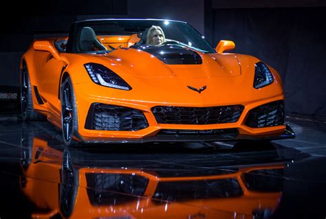 Corvette ZR1 conversível chega a mais de 320 km/h!