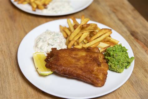 Fish & Chips, Mushy Peas and Tartar Sauce – A Pinch of Saffron